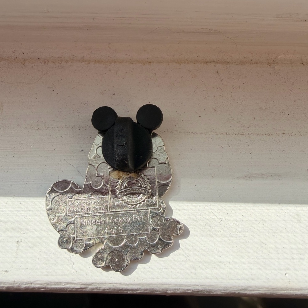 Disney Pascal Pin - Picture 2 of 2